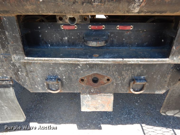 image for item DG6800 1993 Ford F700  flatbed truck