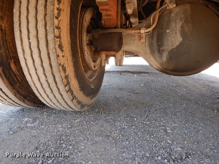 image for item DG6800 1993 Ford F700  flatbed truck