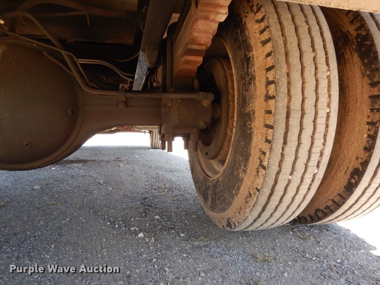 image for item DG6800 1993 Ford F700  flatbed truck