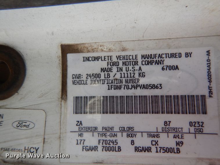 image for item DG6800 1993 Ford F700  flatbed truck