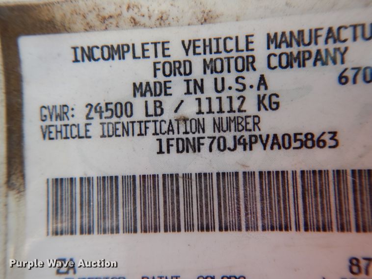 image for item DG6800 1993 Ford F700  flatbed truck