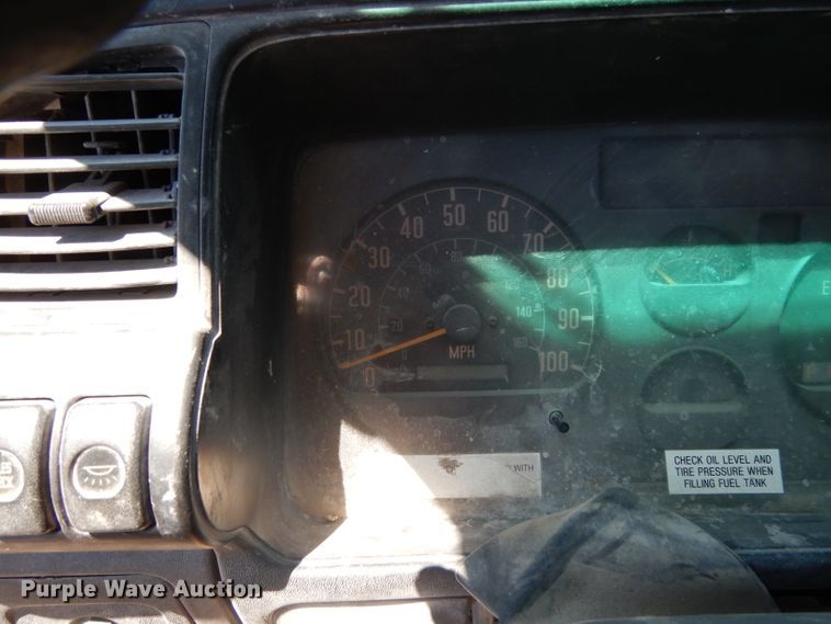 image for item DG6801 1999 Isuzu NPR  flatbed truck