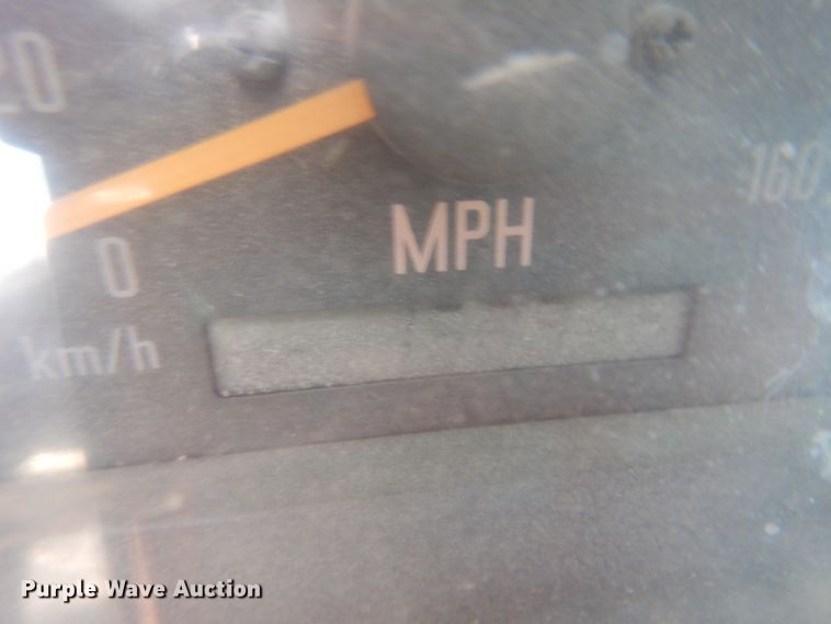 image for item DG6801 1999 Isuzu NPR  flatbed truck