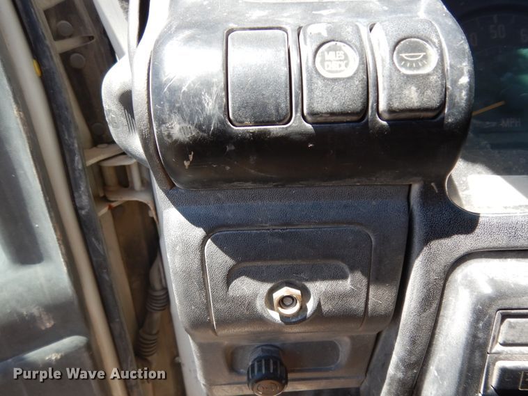 image for item DG6801 1999 Isuzu NPR  flatbed truck