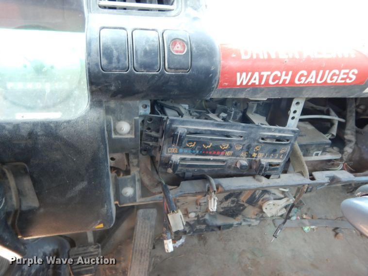 image for item DG6801 1999 Isuzu NPR  flatbed truck