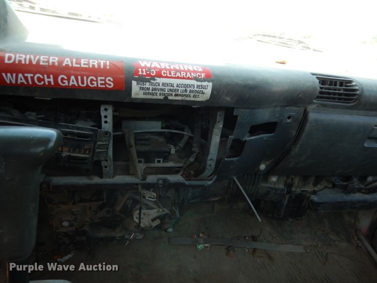 image for item DG6801 1999 Isuzu NPR  flatbed truck