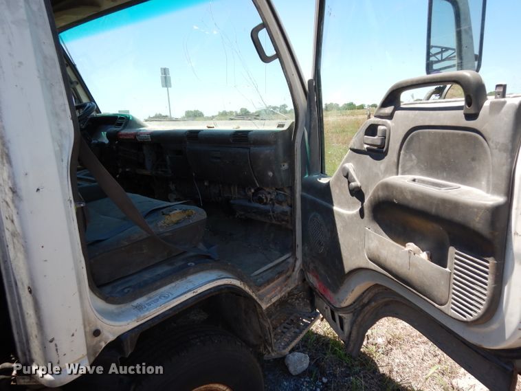 image for item DG6801 1999 Isuzu NPR  flatbed truck