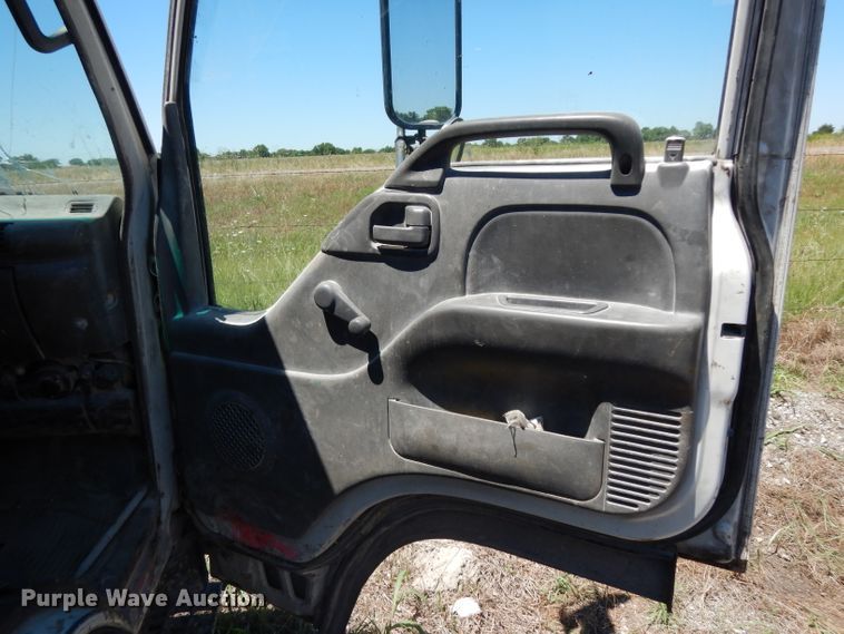 image for item DG6801 1999 Isuzu NPR  flatbed truck