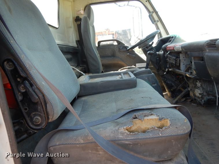 image for item DG6801 1999 Isuzu NPR  flatbed truck