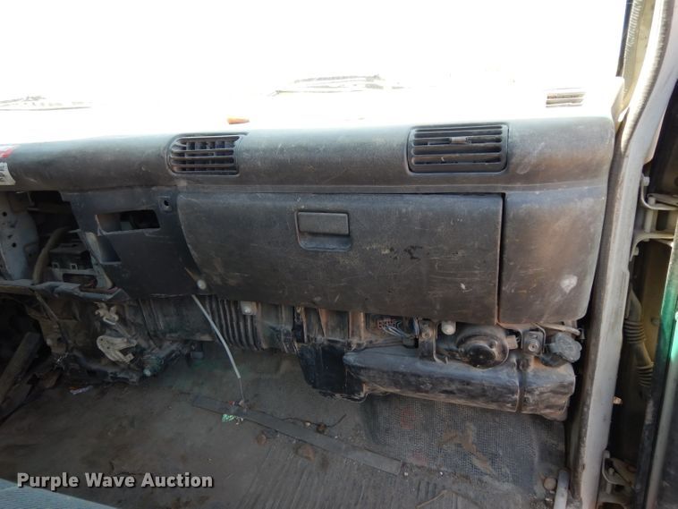 image for item DG6801 1999 Isuzu NPR  flatbed truck