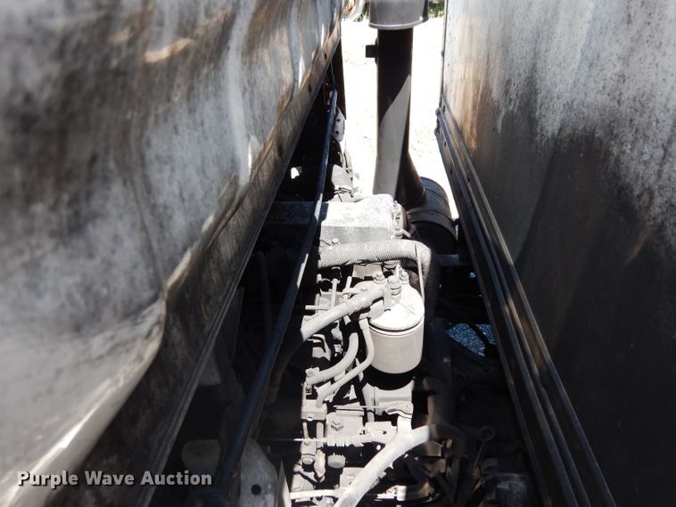 image for item DG6801 1999 Isuzu NPR  flatbed truck