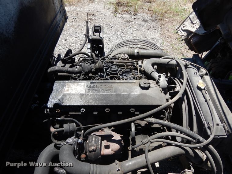 image for item DG6801 1999 Isuzu NPR  flatbed truck