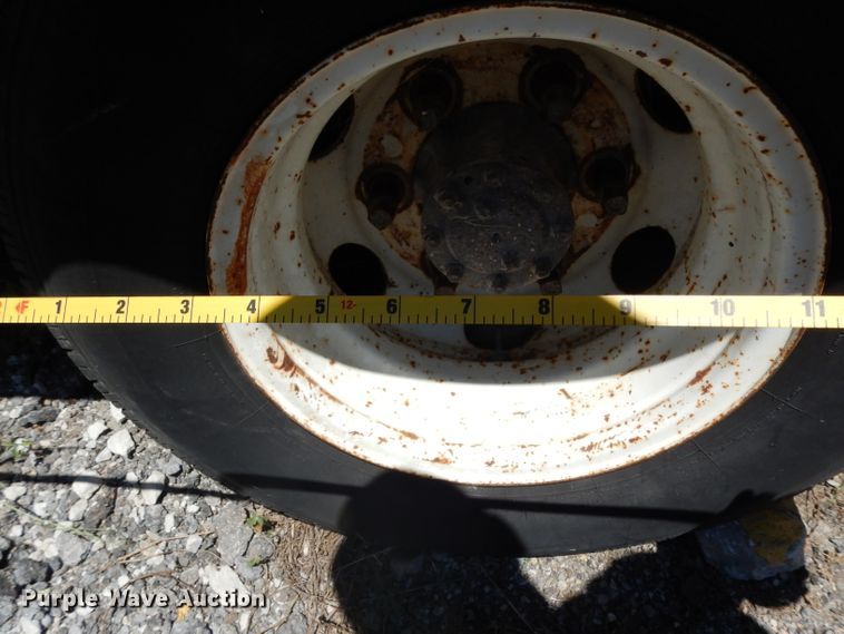 image for item DG6801 1999 Isuzu NPR  flatbed truck