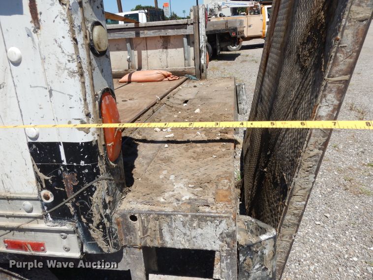 image for item DG6801 1999 Isuzu NPR  flatbed truck