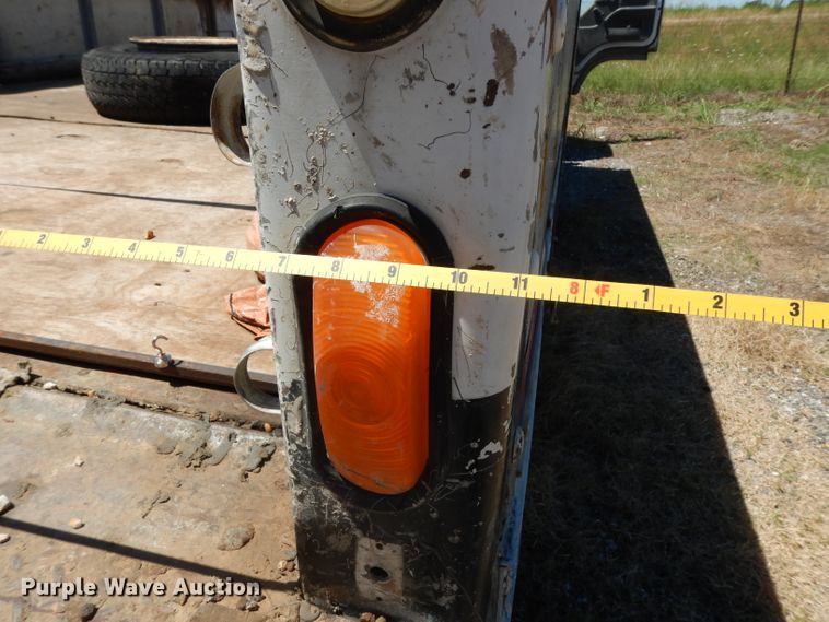 image for item DG6801 1999 Isuzu NPR  flatbed truck