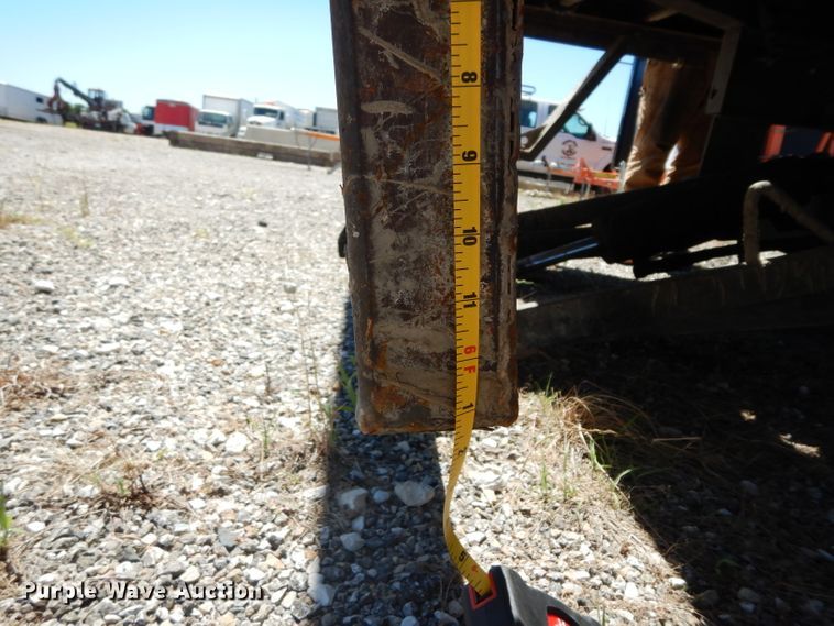 image for item DG6801 1999 Isuzu NPR  flatbed truck