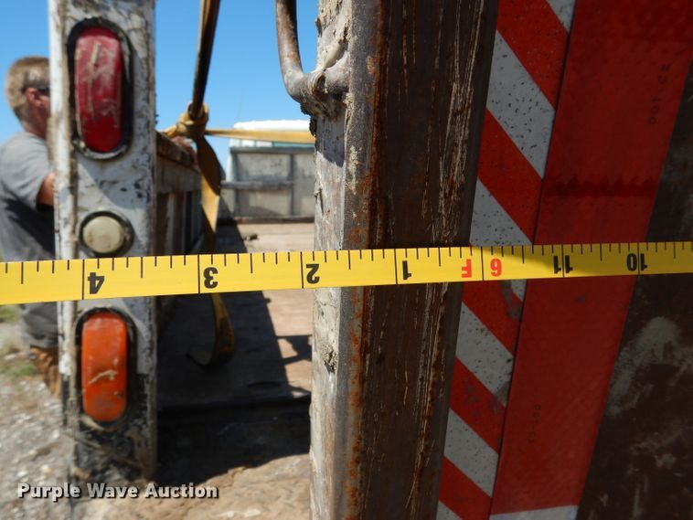 image for item DG6801 1999 Isuzu NPR  flatbed truck