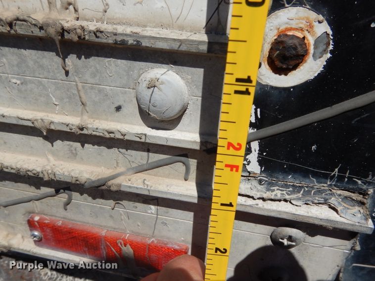 image for item DG6801 1999 Isuzu NPR  flatbed truck