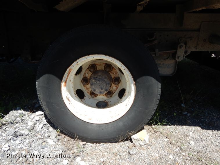 image for item DG6801 1999 Isuzu NPR  flatbed truck