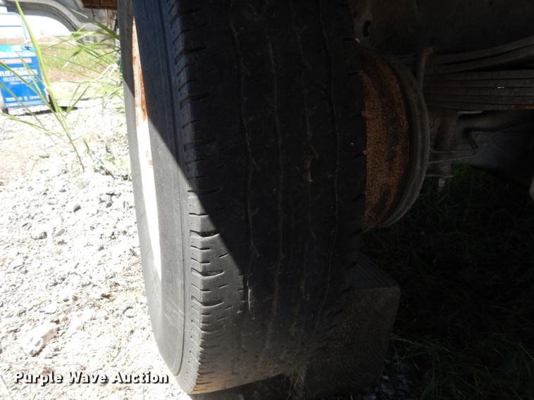 image for item DG6801 1999 Isuzu NPR  flatbed truck