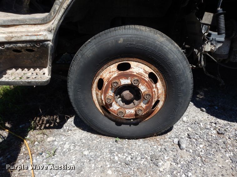 image for item DG6801 1999 Isuzu NPR  flatbed truck