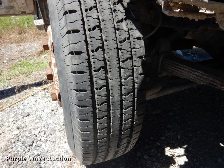 image for item DG6801 1999 Isuzu NPR  flatbed truck