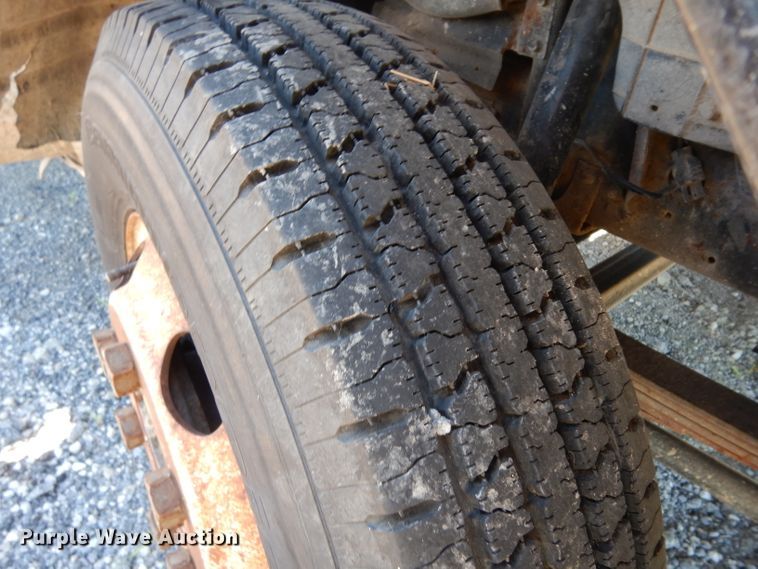 image for item DG6801 1999 Isuzu NPR  flatbed truck