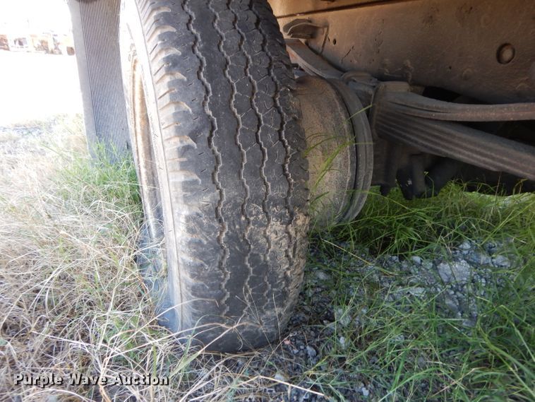 image for item DG6801 1999 Isuzu NPR  flatbed truck