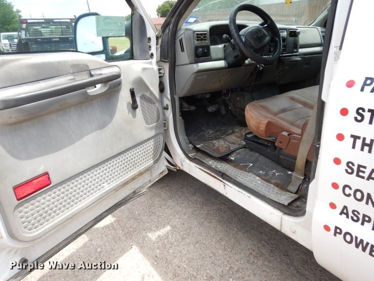 image for item DG6805 2002 Ford F350 Super Duty  Crew Cab flatbed pickup truck