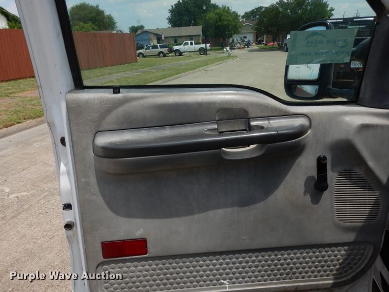 image for item DG6805 2002 Ford F350 Super Duty  Crew Cab flatbed pickup truck