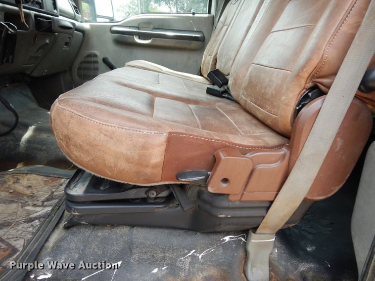 image for item DG6805 2002 Ford F350 Super Duty  Crew Cab flatbed pickup truck