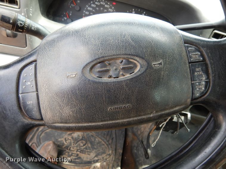 image for item DG6805 2002 Ford F350 Super Duty  Crew Cab flatbed pickup truck