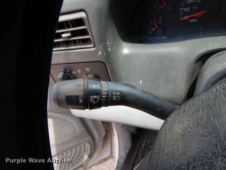 image for item DG6805 2002 Ford F350 Super Duty  Crew Cab flatbed pickup truck