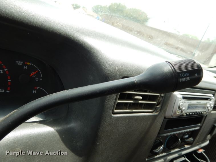 image for item DG6805 2002 Ford F350 Super Duty  Crew Cab flatbed pickup truck