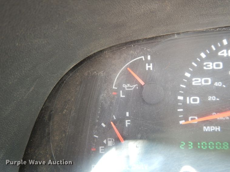 image for item DG6805 2002 Ford F350 Super Duty  Crew Cab flatbed pickup truck