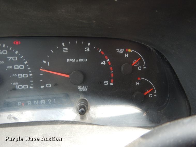 image for item DG6805 2002 Ford F350 Super Duty  Crew Cab flatbed pickup truck