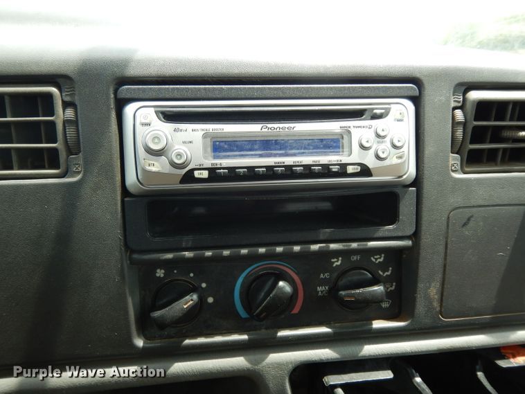 image for item DG6805 2002 Ford F350 Super Duty  Crew Cab flatbed pickup truck