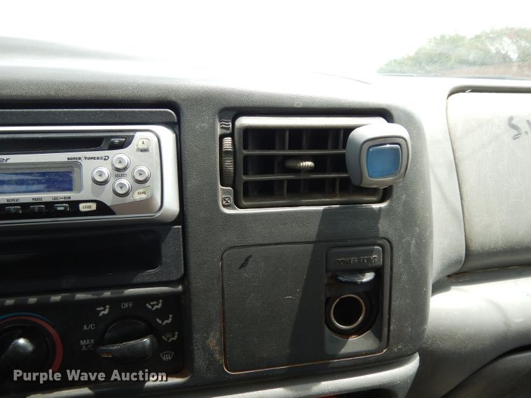 image for item DG6805 2002 Ford F350 Super Duty  Crew Cab flatbed pickup truck