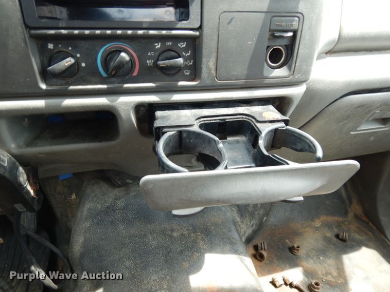 image for item DG6805 2002 Ford F350 Super Duty  Crew Cab flatbed pickup truck