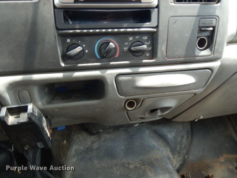 image for item DG6805 2002 Ford F350 Super Duty  Crew Cab flatbed pickup truck