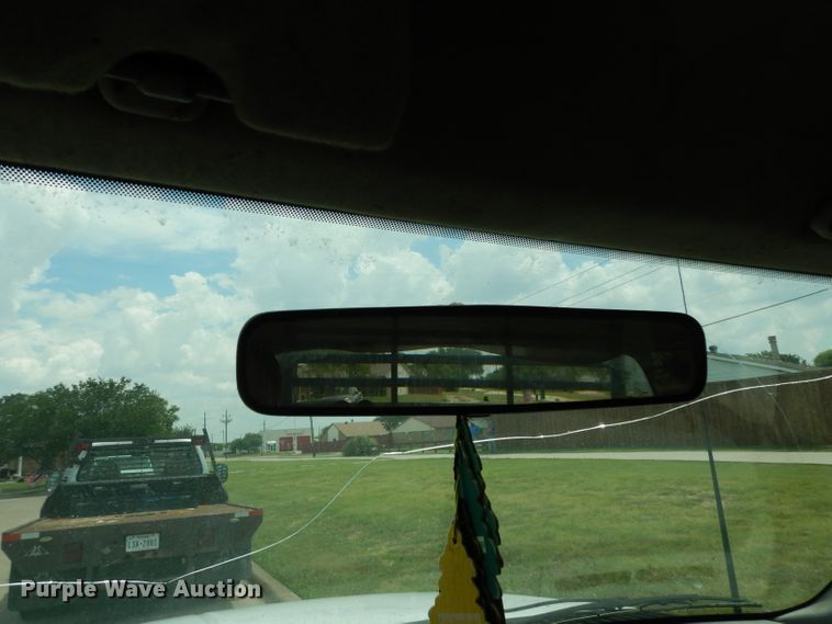 image for item DG6805 2002 Ford F350 Super Duty  Crew Cab flatbed pickup truck