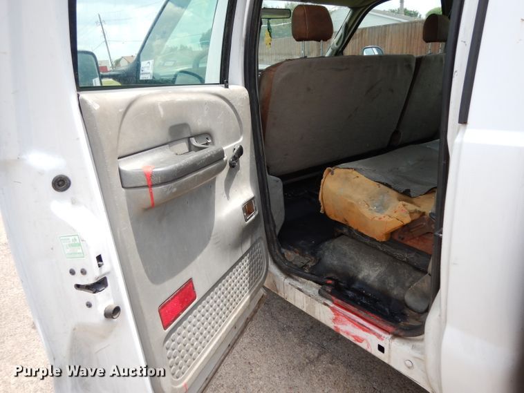 image for item DG6805 2002 Ford F350 Super Duty  Crew Cab flatbed pickup truck