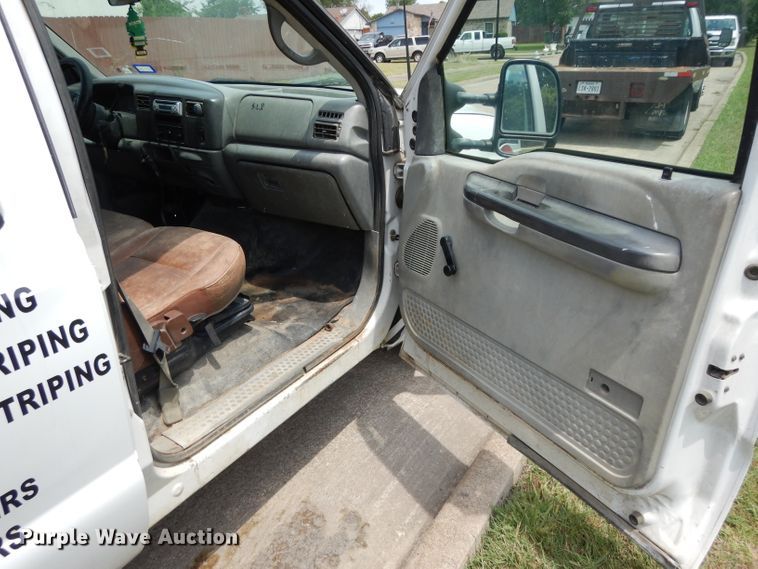 image for item DG6805 2002 Ford F350 Super Duty  Crew Cab flatbed pickup truck