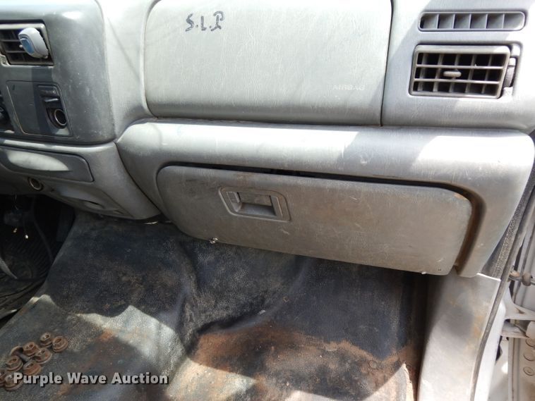 image for item DG6805 2002 Ford F350 Super Duty  Crew Cab flatbed pickup truck