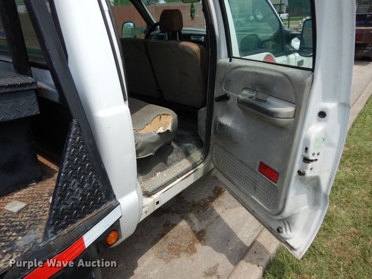 image for item DG6805 2002 Ford F350 Super Duty  Crew Cab flatbed pickup truck