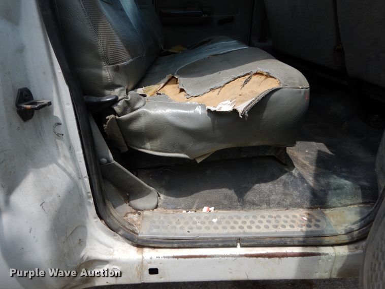 image for item DG6805 2002 Ford F350 Super Duty  Crew Cab flatbed pickup truck