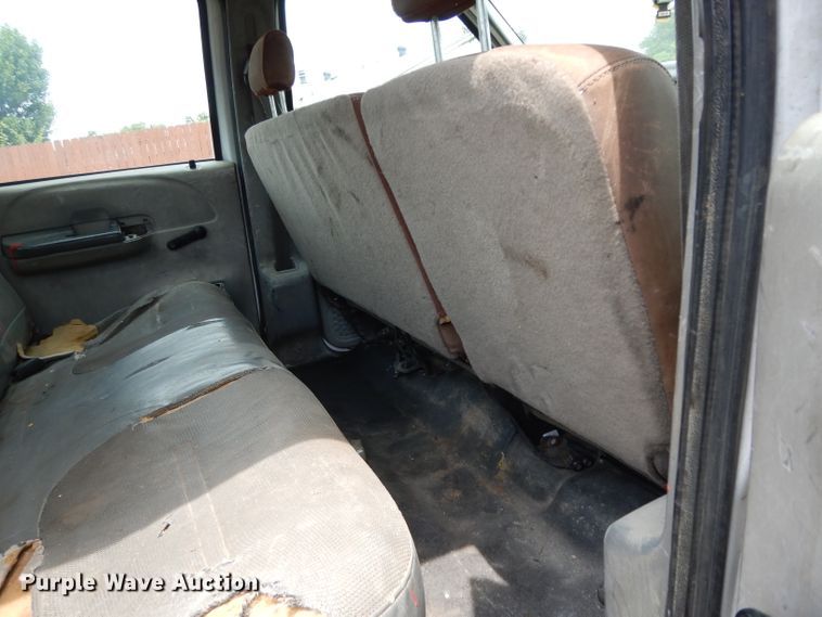 image for item DG6805 2002 Ford F350 Super Duty  Crew Cab flatbed pickup truck