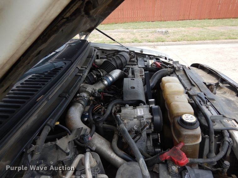 image for item DG6805 2002 Ford F350 Super Duty  Crew Cab flatbed pickup truck