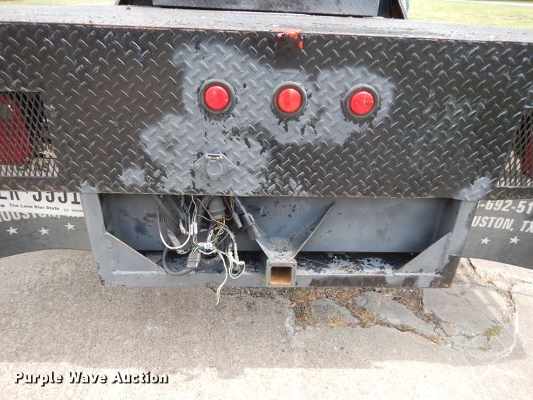 image for item DG6805 2002 Ford F350 Super Duty  Crew Cab flatbed pickup truck