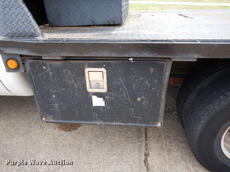 image for item DG6805 2002 Ford F350 Super Duty  Crew Cab flatbed pickup truck